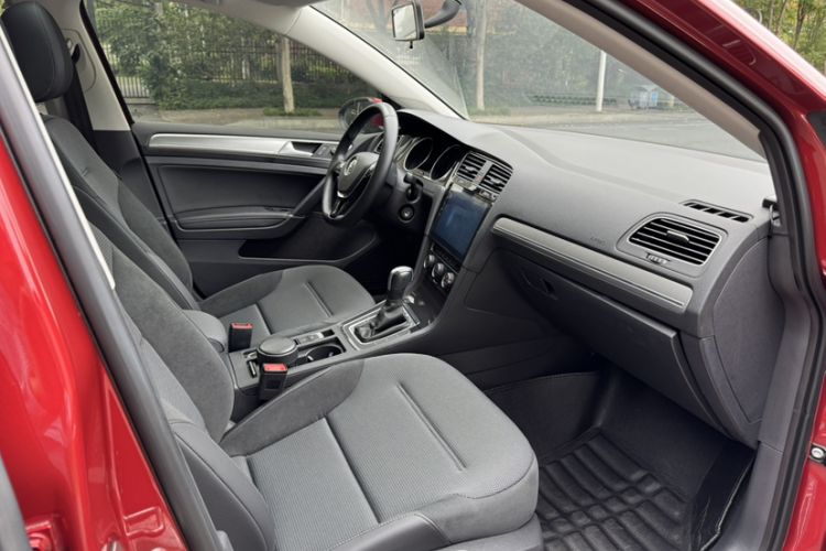 Used Volkswagen Golf 2018 1.6L Automatic Comfort Model Interior 3