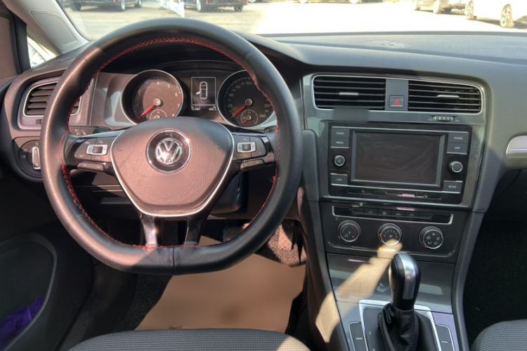 Used Volkswagen Golf 2018 1.6L Automatic Comfort Model Interior 3