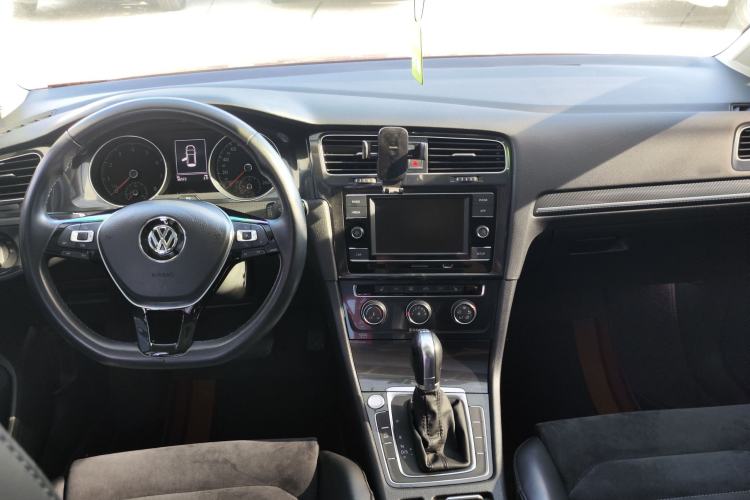 Used Volkswagen Golf 2018 230TSI Automatic Luxury Version Interior 3