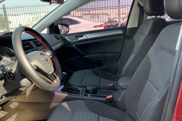 Used Volkswagen Golf 2018 1.6L Automatic Comfort Model Interior 4