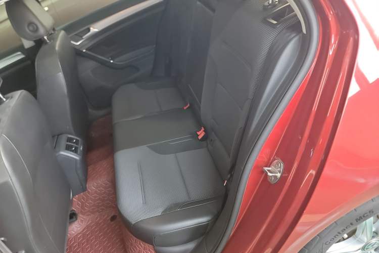 Used Volkswagen Golf 2018 230TSI Automatic Comfort Model Interior 4