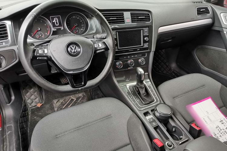 Used Volkswagen Golf 2018 230TSI Automatic Comfort Model Interior 4
