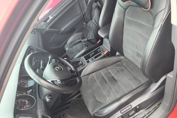 Used Volkswagen Golf 2018 230TSI Automatic Luxury Version Left Front Seat