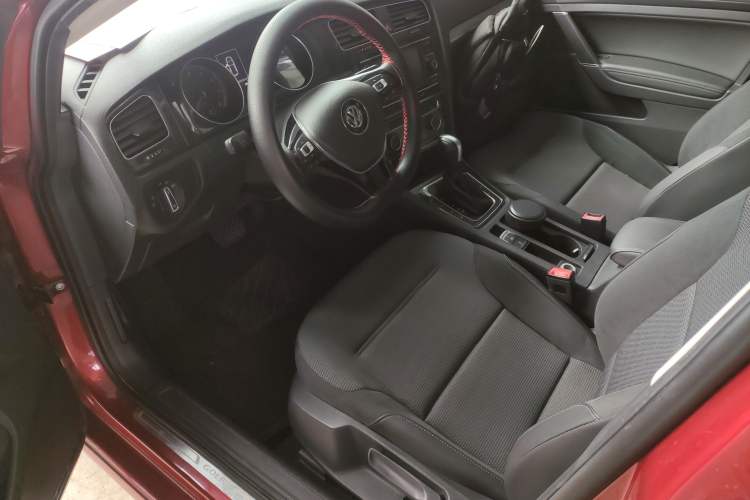 Used Volkswagen Golf 2018 1.6L Automatic Comfort Model Left Front Seat