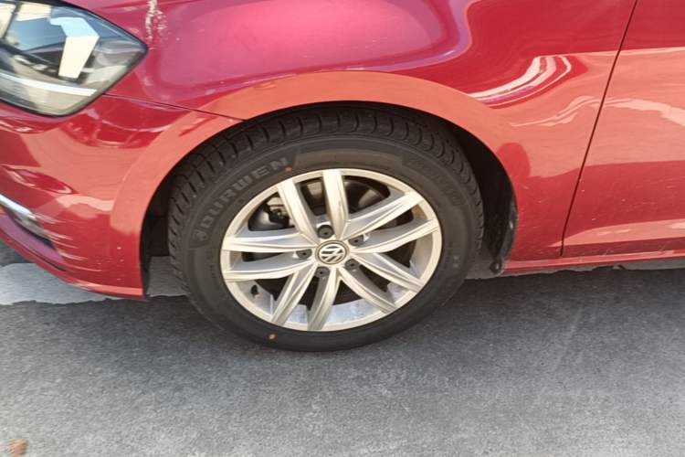 Used Volkswagen Golf 2018 1.6L Automatic Comfort Model Left Front Wheel Hub