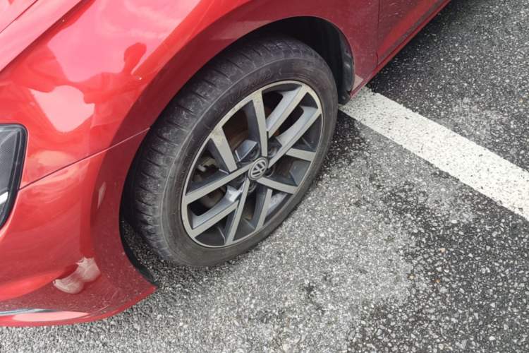 Used Volkswagen Golf 2018 230TSI Automatic Luxury Version Left Front Wheel Hub