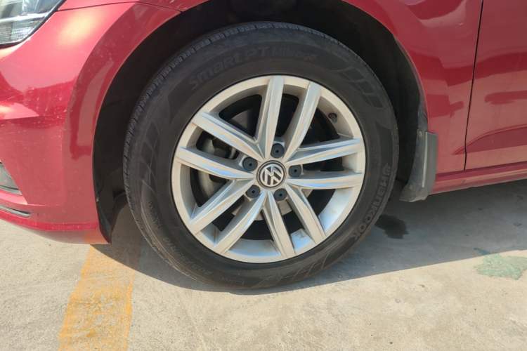 Used Volkswagen Golf 2018 230TSI Automatic Comfort Model Left Front Wheel Hub