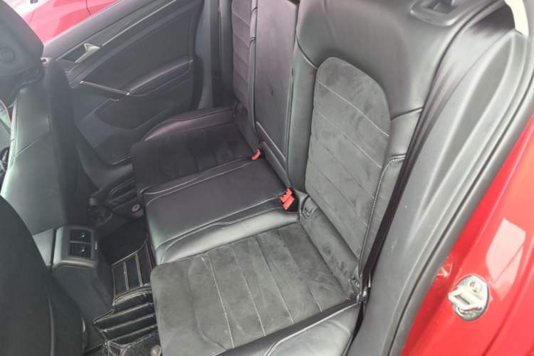 Used Volkswagen Golf 2018 230TSI Automatic Luxury Version Left Rear Seat