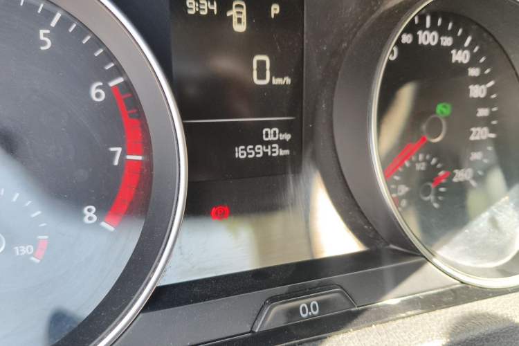 Used Volkswagen Golf 2018 1.6L Automatic Fashion Model Odometer Close Up