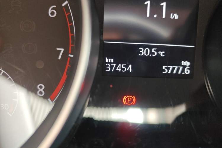 Used Volkswagen Golf 2018 1.6L Automatic Comfort Model Odometer Close Up