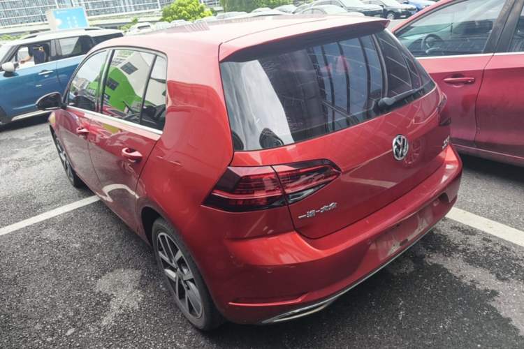 Used Volkswagen Golf 2018 230TSI Automatic Luxury Version Rear Left 45 Deg