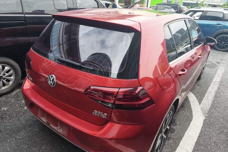 Used Volkswagen Golf 2018 230TSI Automatic Luxury Version Rear Right 45 Deg