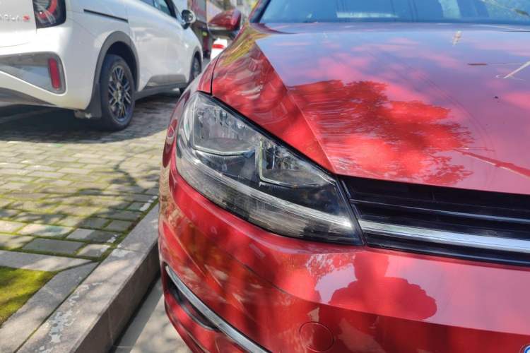 Used Volkswagen Golf 2018 230TSI Automatic Luxury Version Right Front Headlight