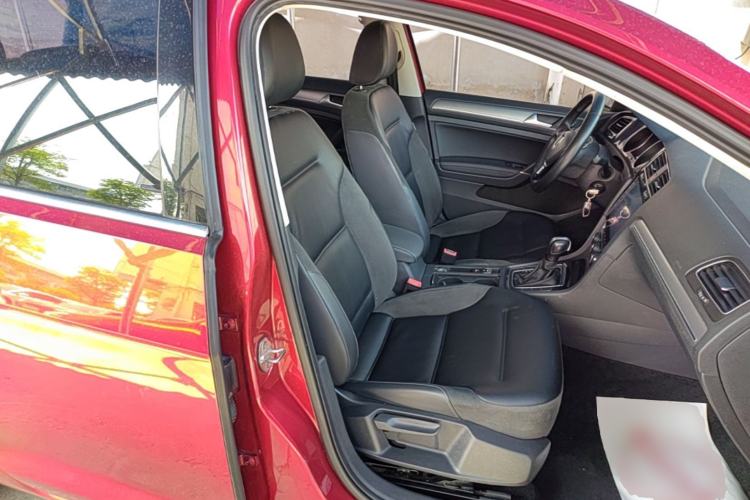 Used Volkswagen Golf 2018 230TSI Automatic Comfort Model Right Front Seat