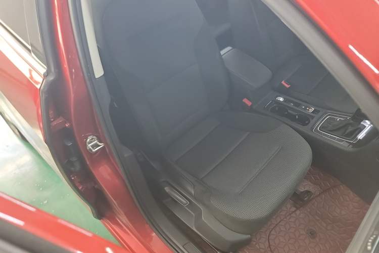 Used Volkswagen Golf 2018 230TSI Automatic Comfort Model Right Front Seat