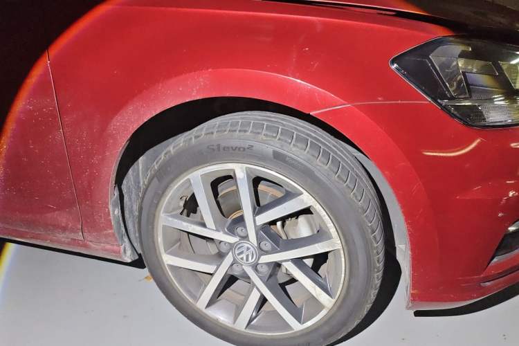 Used Volkswagen Golf 2018 230TSI Automatic Luxury Version Right Front Wheel Hub