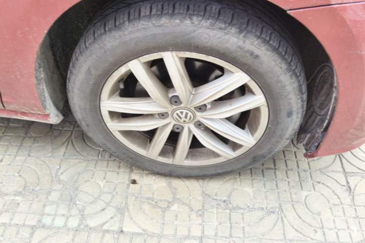 Used Volkswagen Golf 2018 230TSI Automatic Comfort Model Right Front Wheel Hub