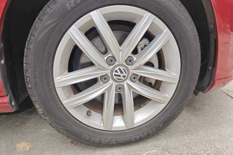 Used Volkswagen Golf 2018 1.6L Automatic Comfort Model Right Front Wheel Hub
