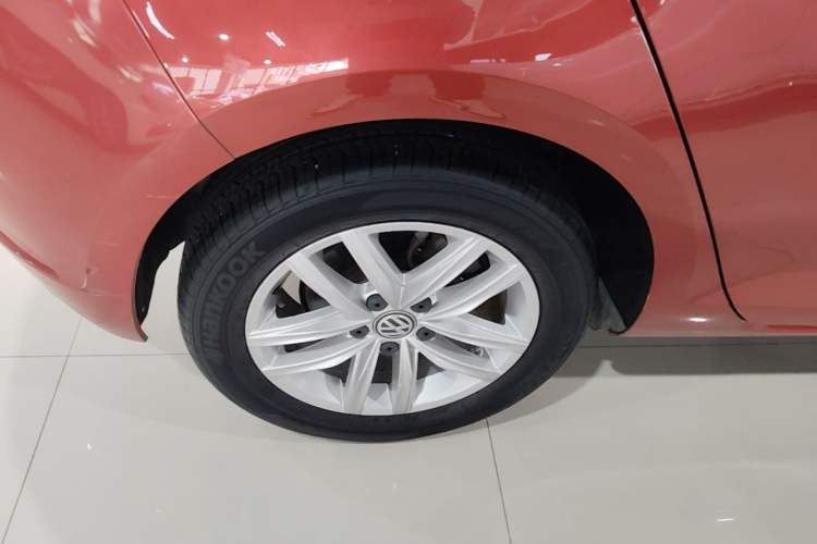 Used Volkswagen Golf 2018 1.6L Automatic Comfort Model Right Rear Wheel Hub