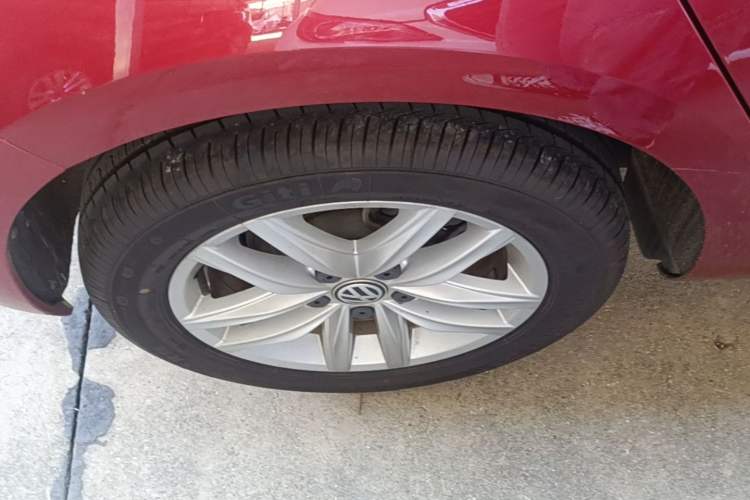 Used Volkswagen Golf 2018 1.6L Automatic Comfort Model Right Rear Wheel Hub