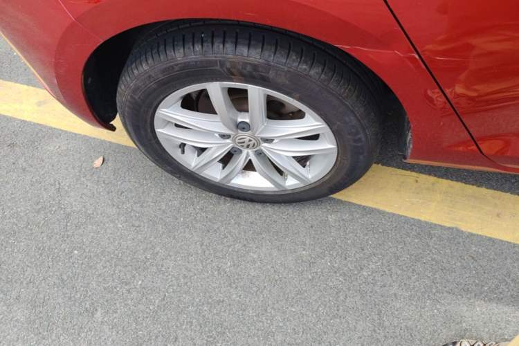 Used Volkswagen Golf 2018 1.6L Automatic Comfort Model Right Rear Wheel Hub
