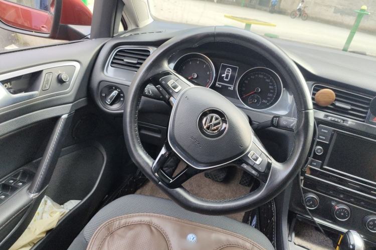 Used Volkswagen Golf 2018 230TSI Automatic Comfort Model Steering Wheel