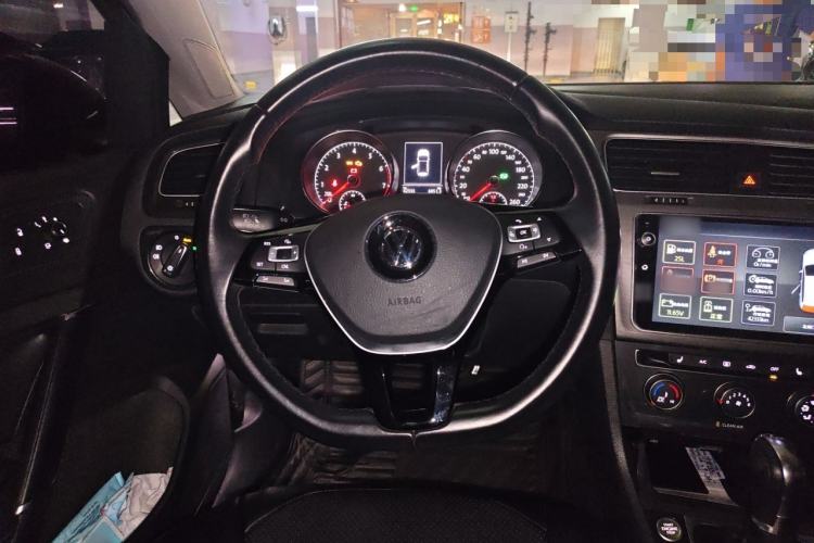 Used Volkswagen Golf 2018 230TSI Automatic Luxury Version Steering Wheel