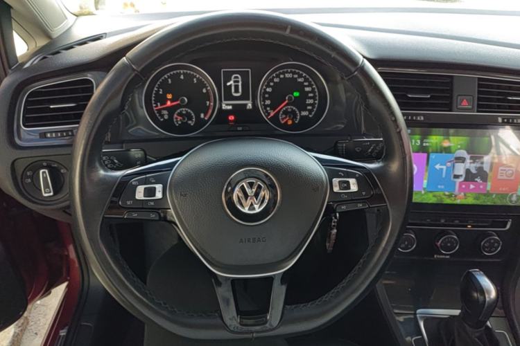 Used Volkswagen Golf 2018 230TSI Automatic Comfort Model Steering Wheel