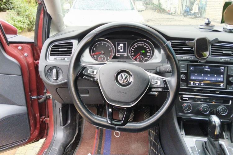 Used Volkswagen Golf 2018 230TSI Automatic Comfort Model Steering Wheel