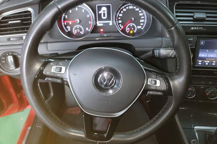 Used Volkswagen Golf 2018 230TSI Automatic Comfort Model Steering Wheel