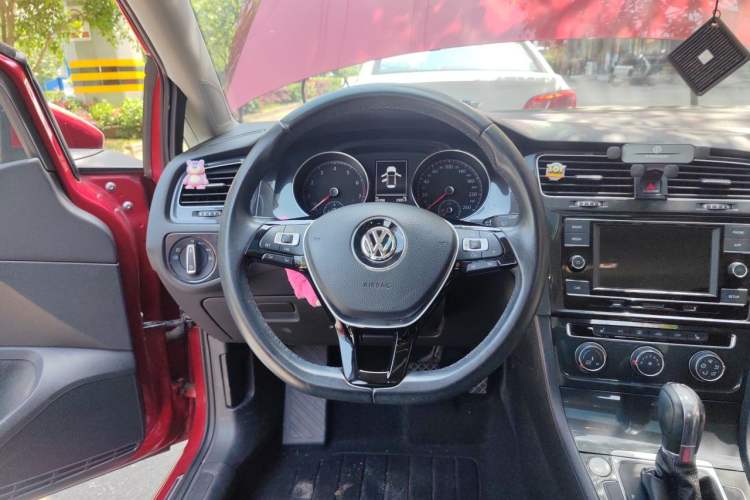 Used Volkswagen Golf 2018 230TSI Automatic Luxury Version Steering Wheel