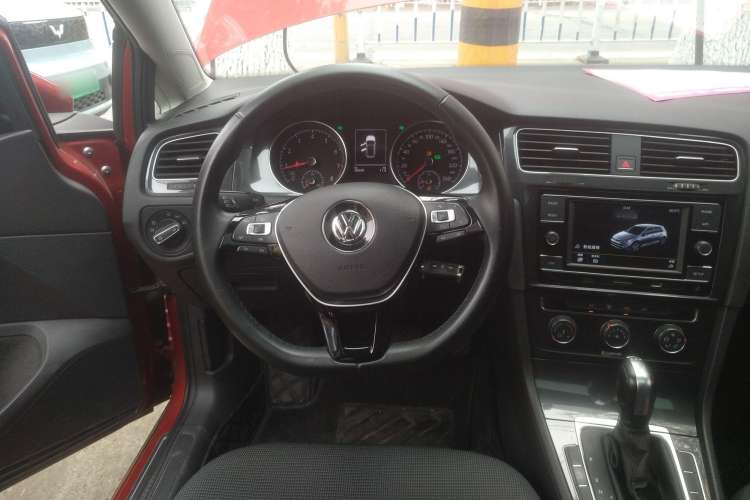 Used Volkswagen Golf 2018 230TSI Automatic Comfort Model Steering Wheel
