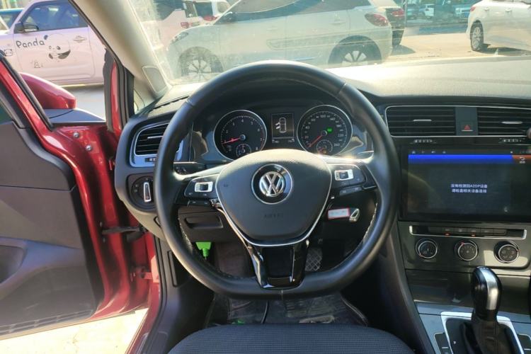 Used Volkswagen Golf 2018 230TSI Automatic Comfort Model Steering Wheel