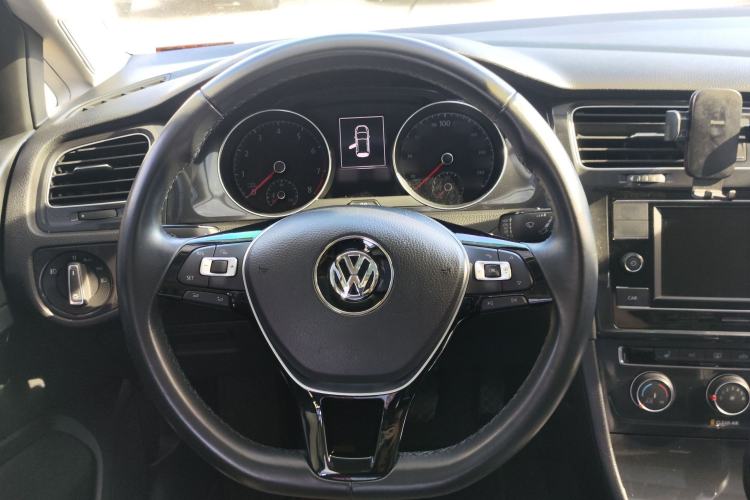 Used Volkswagen Golf 2018 230TSI Automatic Luxury Version Steering Wheel