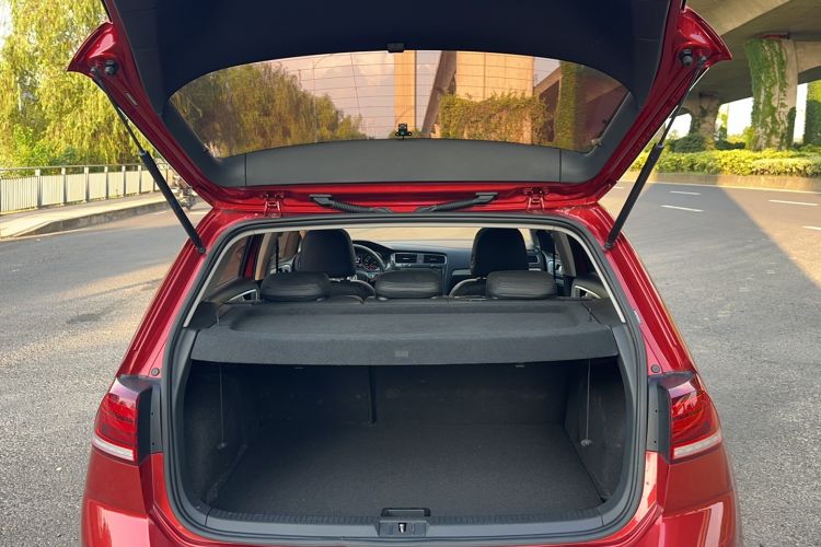 Used Volkswagen Golf 2018 1.6L Automatic Comfort Model Trunk