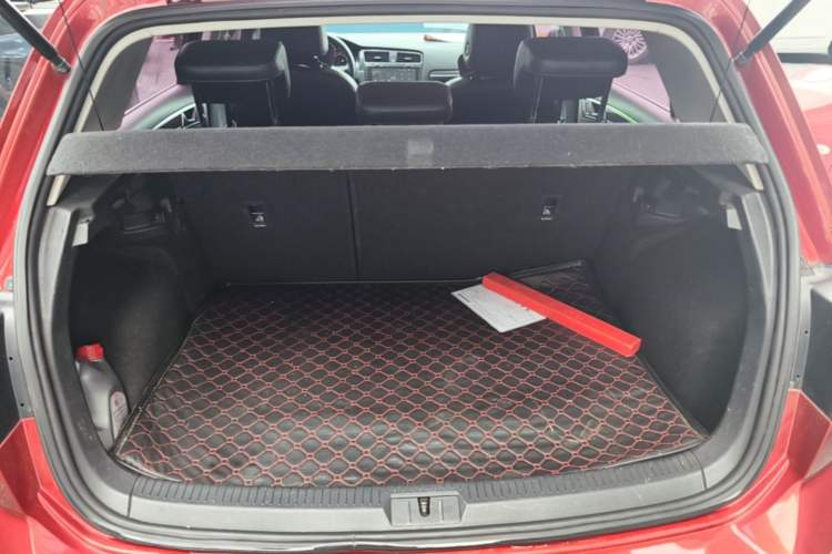 Used Volkswagen Golf 2018 230TSI Automatic Luxury Version Trunk