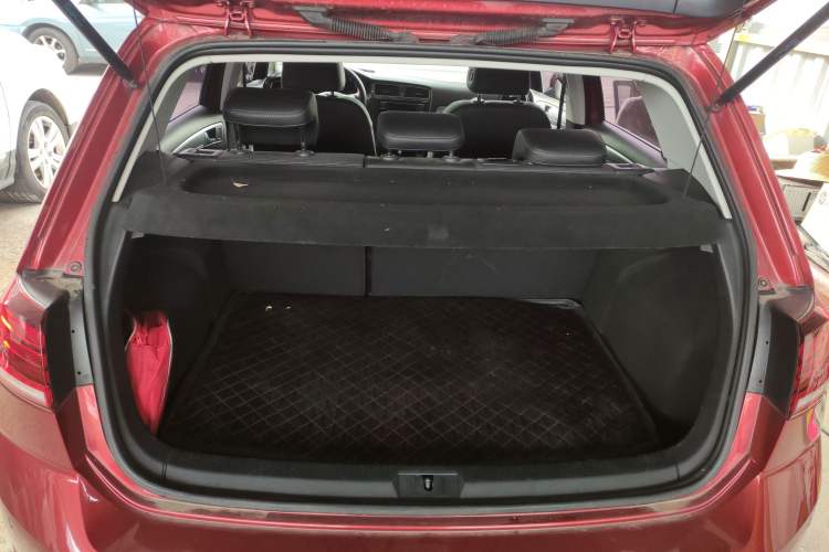 Used Volkswagen Golf 2018 1.6L Automatic Comfort Model Trunk