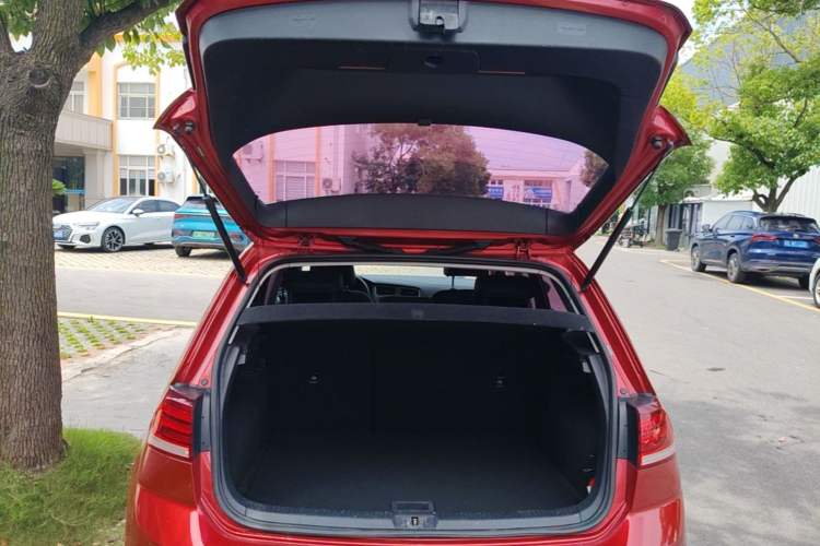 Used Volkswagen Golf 2018 1.6L Automatic Comfort Model Trunk