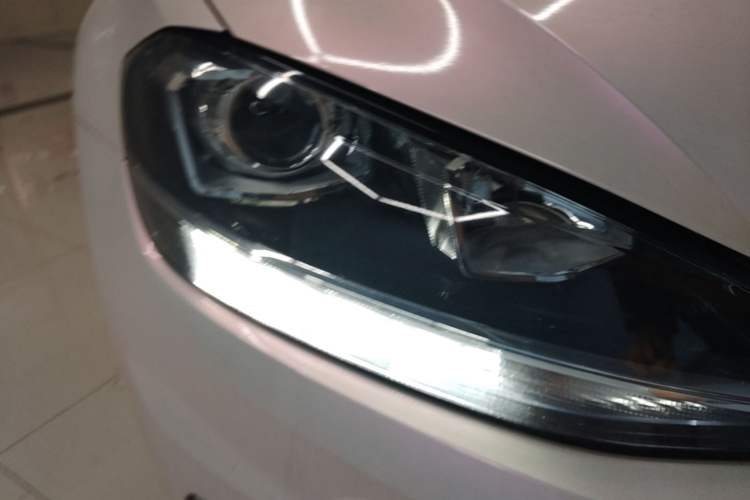 Used Volkswagen Golf 2018 230TSI Automatic Comfort Model Right Front Headlight