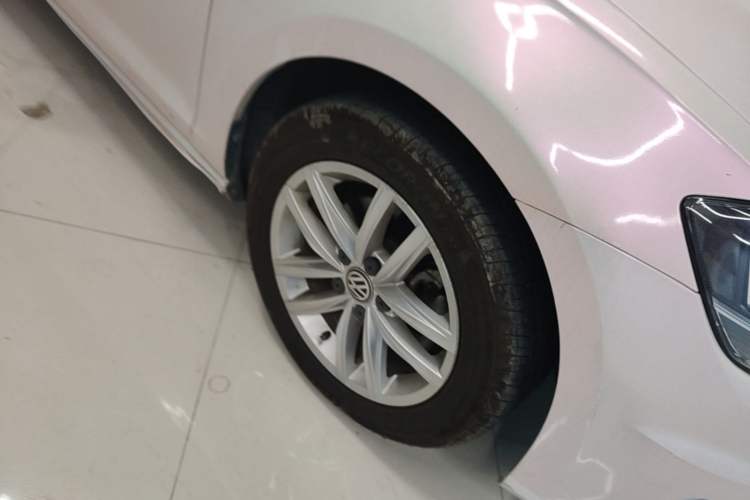 Used Volkswagen Golf 2018 230TSI Automatic Comfort Model Right Front Wheel Hub