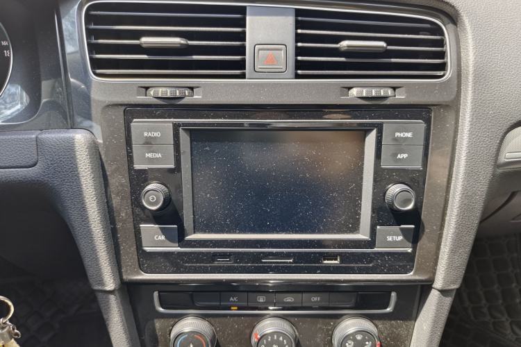 Used Volkswagen Golf 2018 1.6L Automatic Comfort Model Audio And AC Panel