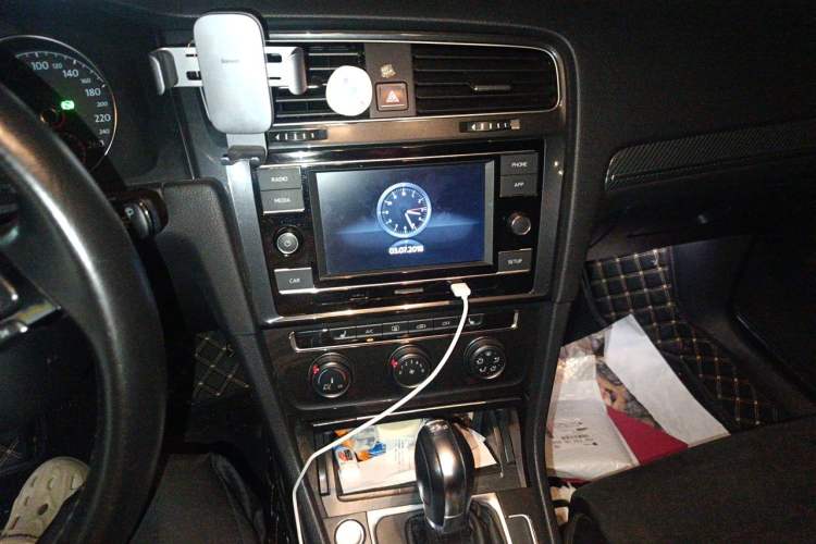 Used Volkswagen Golf 2018 230TSI Automatic Luxury Version Audio And AC Panel