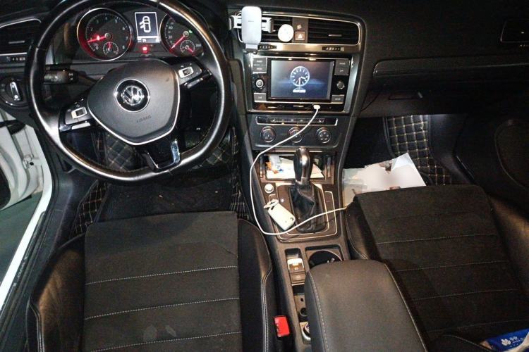 Used Volkswagen Golf 2018 230TSI Automatic Luxury Version Center Console