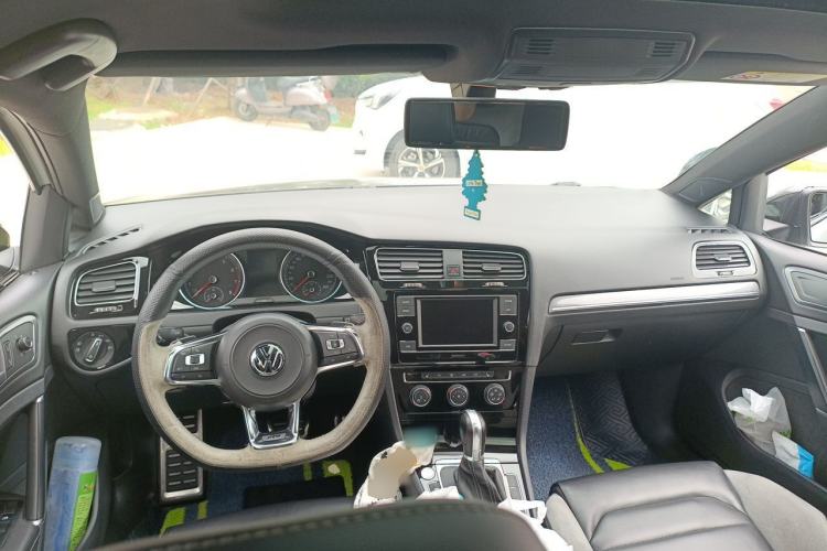 Used Volkswagen Golf 2018 280TSI Automatic R-Line Model Center Console