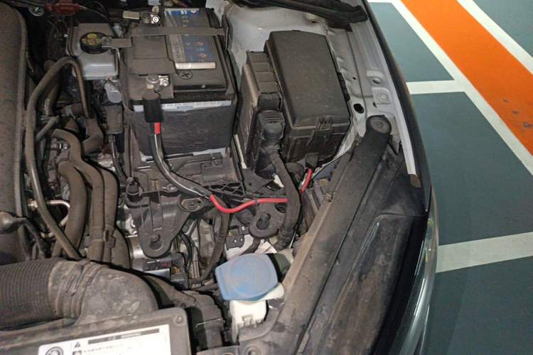Used Volkswagen Golf 2018 230TSI Automatic Luxury Version Engine Bay Left