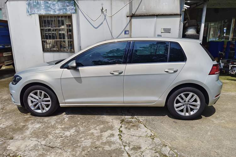 Used Volkswagen Golf 2018 1.6L Automatic Comfort Model Exterior 5