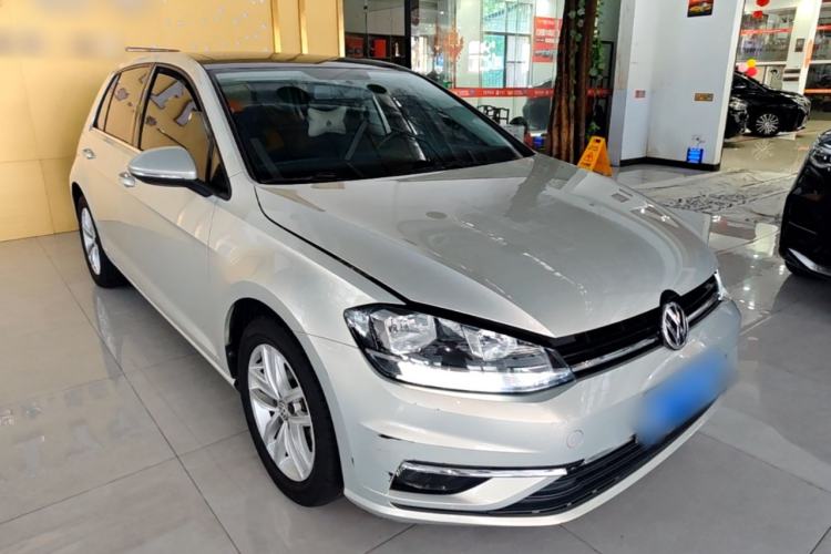 Used Volkswagen Golf 2018 1.6L Automatic Comfort Model Front Right 45 Deg