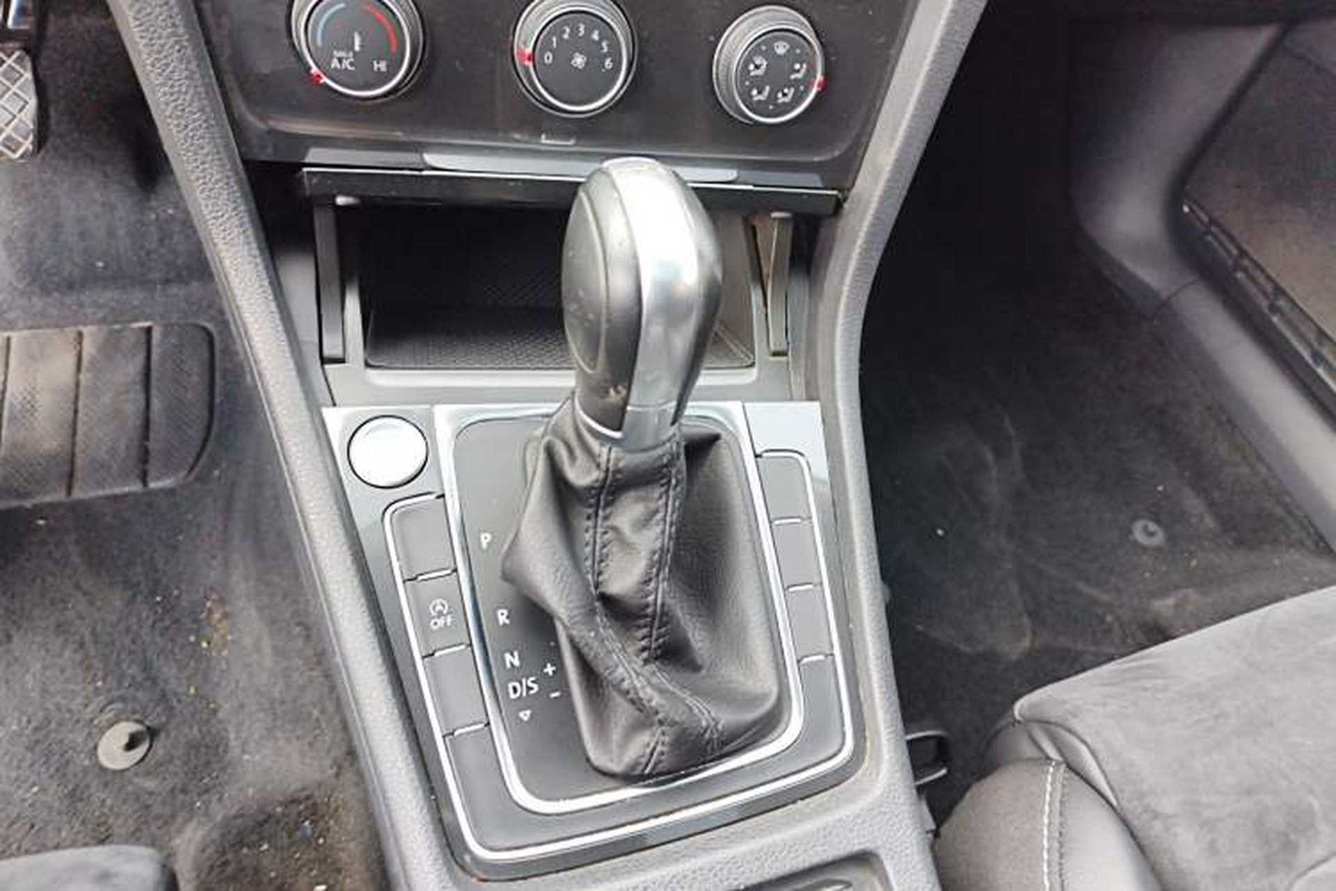 Used Volkswagen Golf 2018 230TSI Automatic Luxury Version Gear Lever