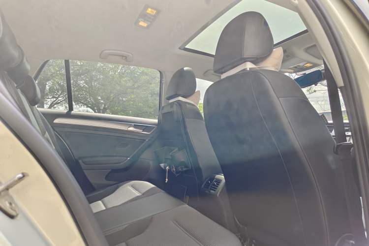 Used Volkswagen Golf 2018 1.6L Automatic Comfort Model Headliner