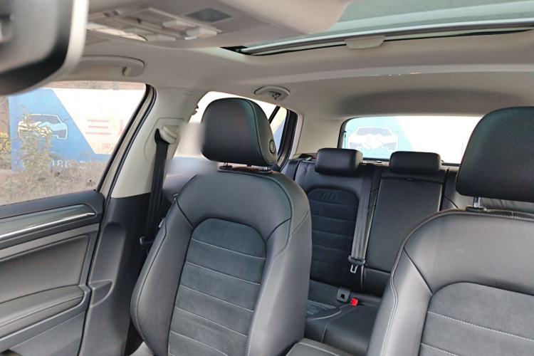 Used Volkswagen Golf 2018 230TSI Automatic Luxury Version Headliner